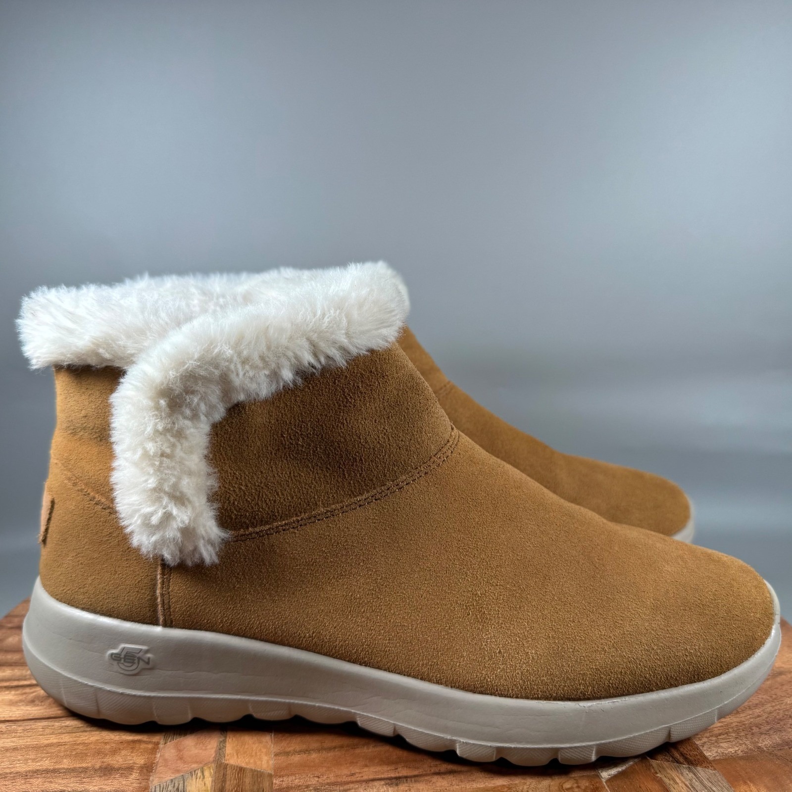 Skechers On The Go Joy Bundle Up Cozy Fur Lined Ankle Boots Women's 9 Tan Suede